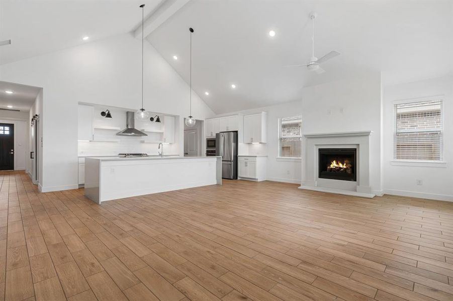 Kitchen, family room with room for a breakfast table.