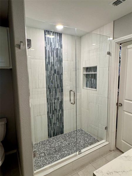 Updated extended shower with great water pressure!