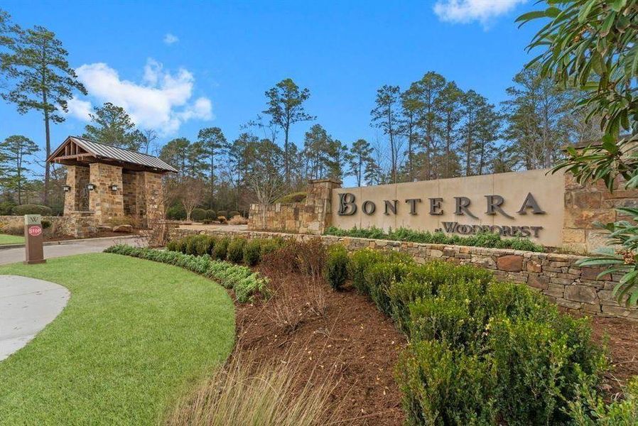 Welcome to Bonterra at Woodforest - an exclusive 55+ active adult community in North Houston with abundant amenities, and just minutes to The Woodlands, Lake Conroe, and other popular venues!!