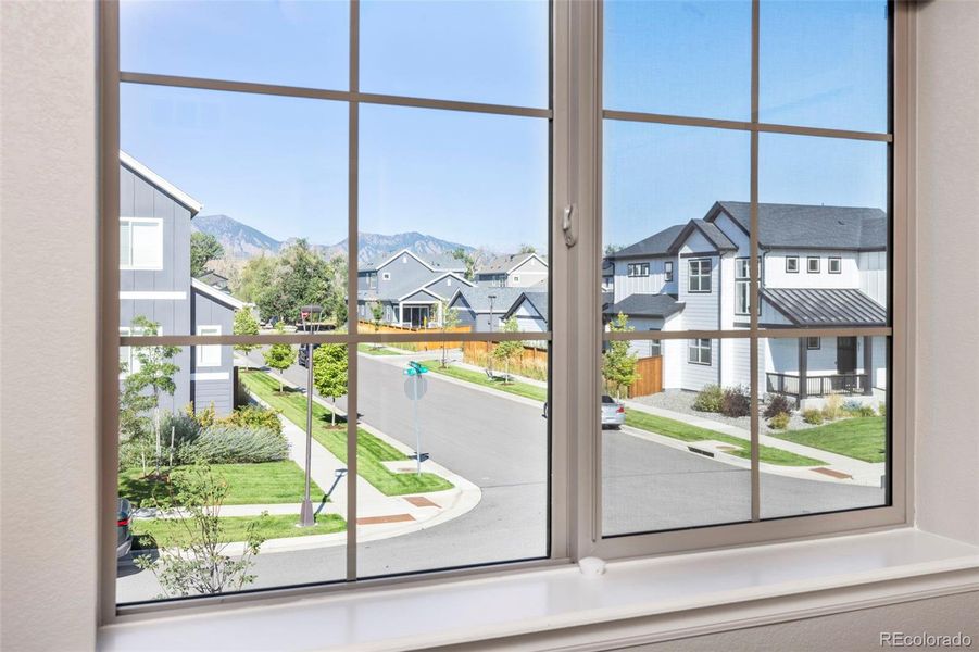 3rd bedroom with mountain views too!