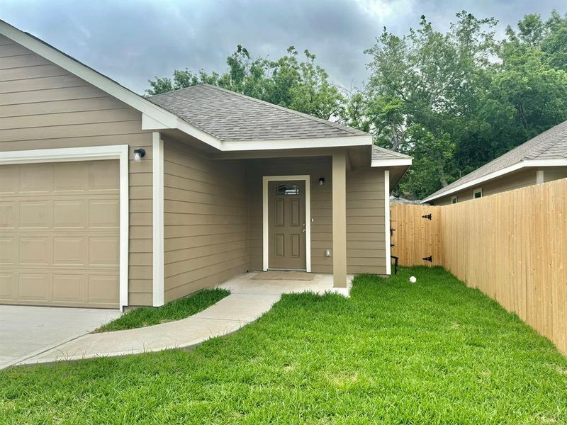 Right side of the home with gate to backyard.