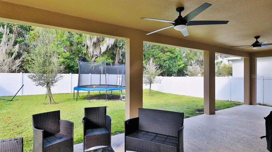 Large covered patio can be screened in