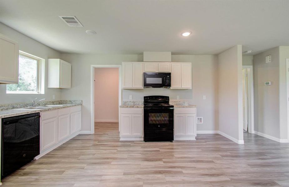 Kitchen/dining area