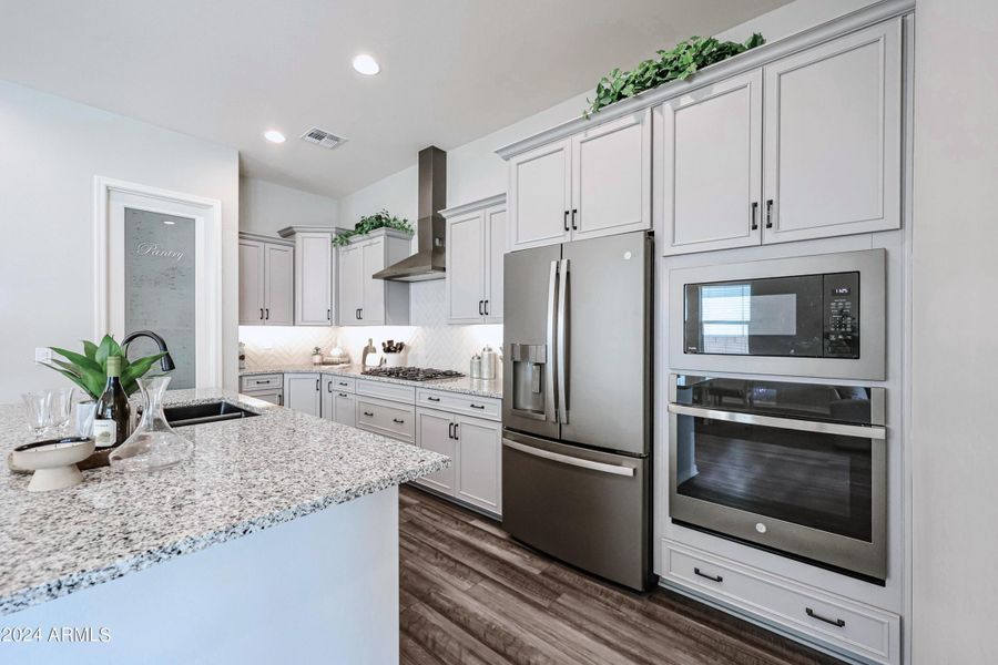 Stunning Kitchen W/ Walk-In Pantry