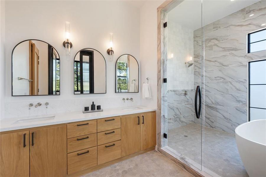 Live luxuriously with this stunning bathroom