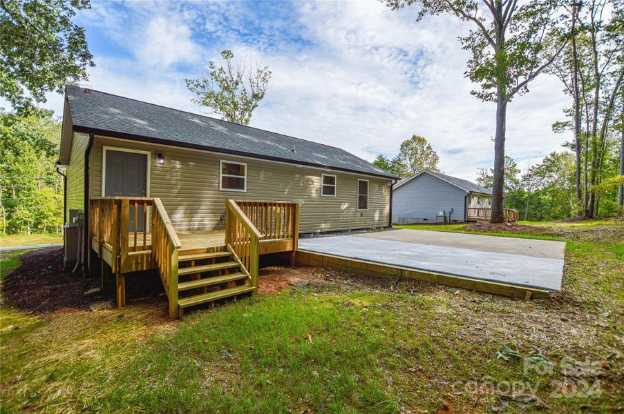 Backyard (Beautiful Deck & Large Patio)