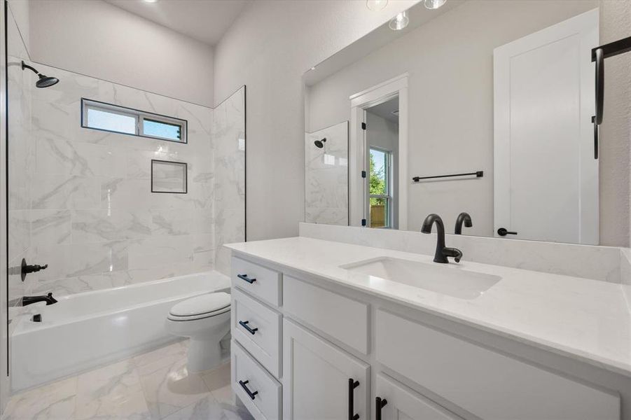 Full bathroom with quartz vanity!