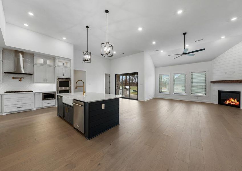 The open layout connects the kitchen with the breakfast area and family room.