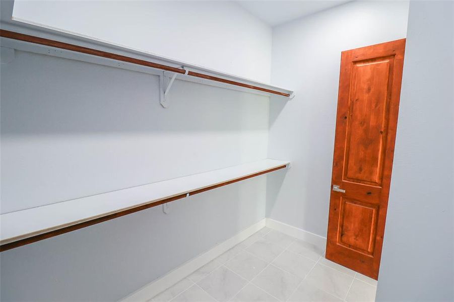 secondary walking closet 1/5