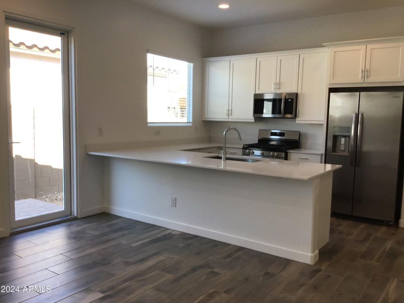 Madera 875 guest suite kitchen