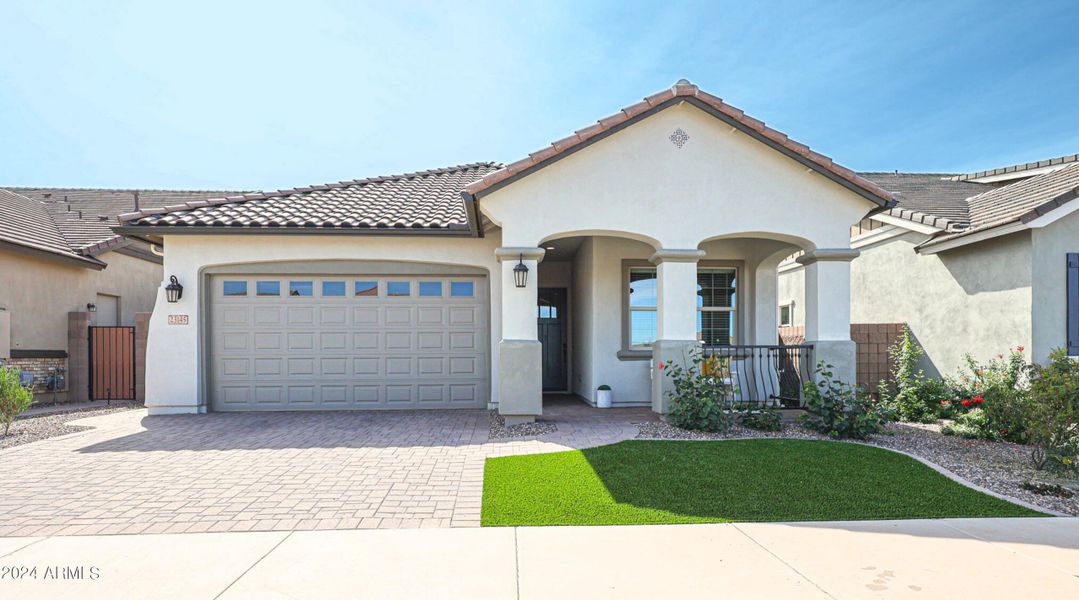 Front of home with artificial turf