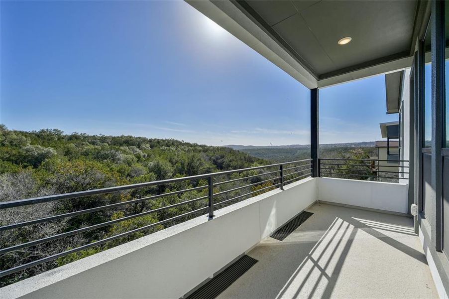 Upper level balcony off gameroom