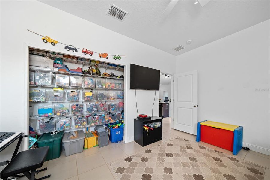 Bedroom 4 - Built-in Closet