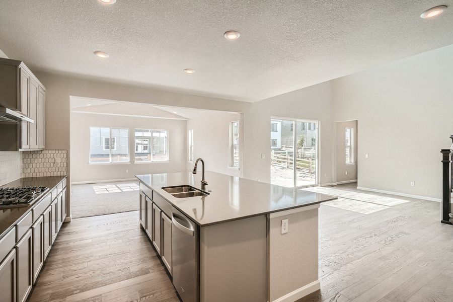 7092 s waterloo way aurora co - web quality - 006 - 10 kitchen