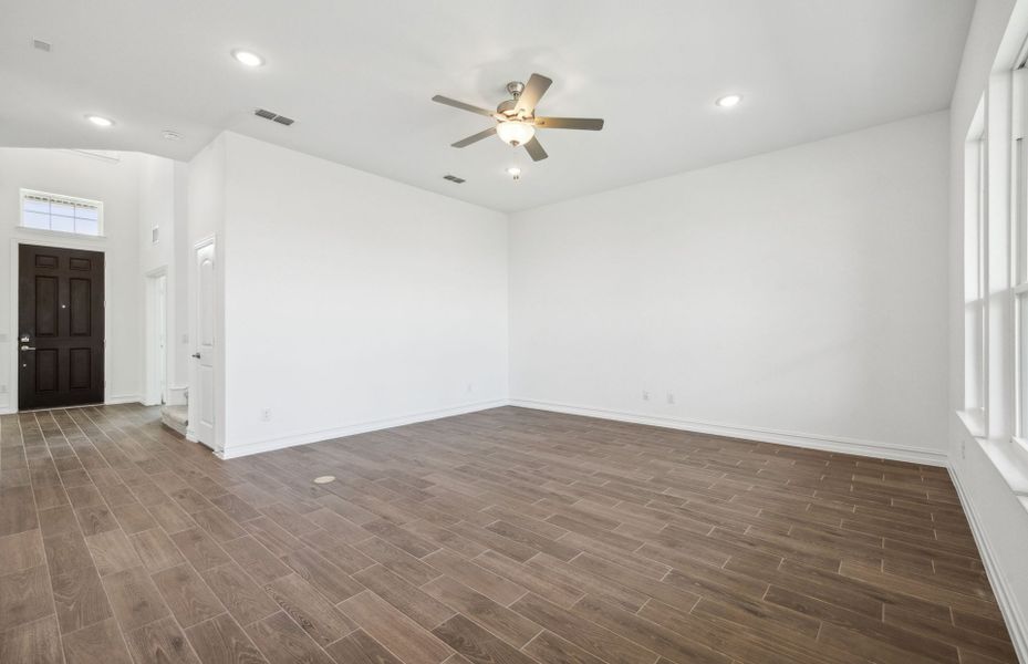 Spacious dining room off of entry way