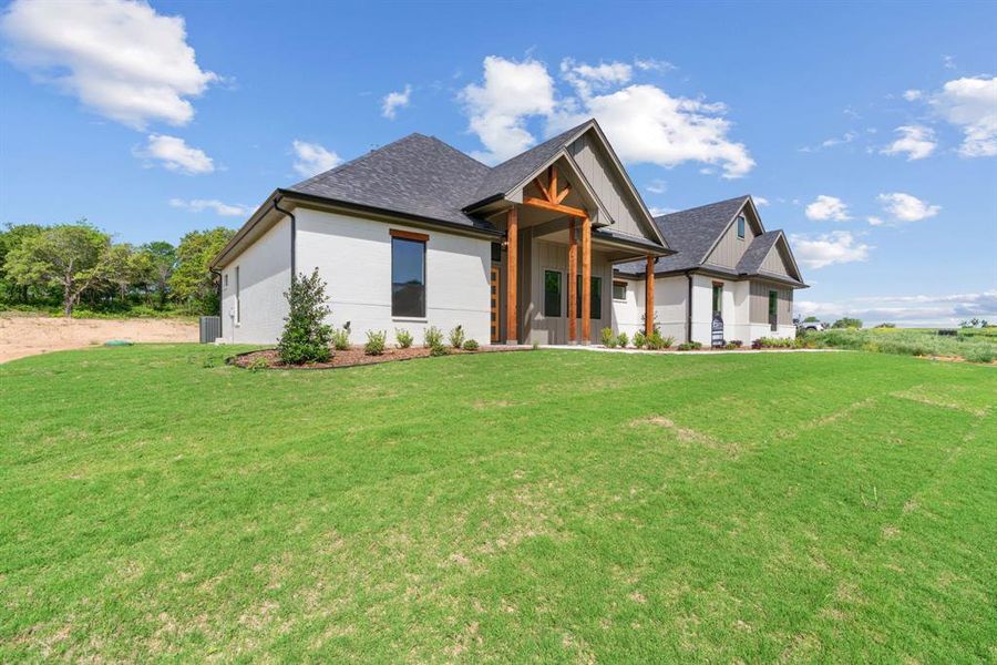 View of front of property featuring a front yard