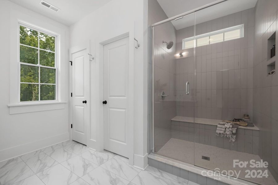 Oversized Primary Shower w/Seat