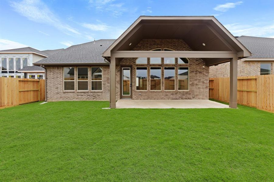 Spacious Vaulted Covered Patio