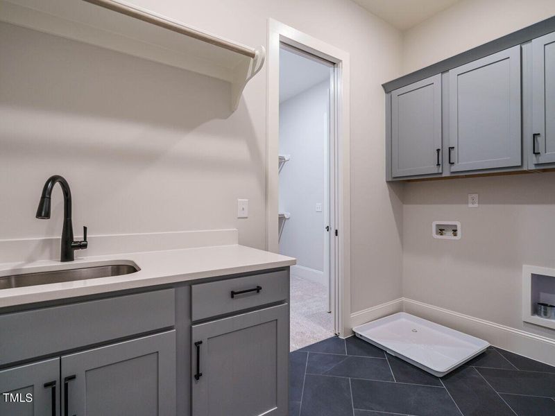 009-1280x960-laundry-room