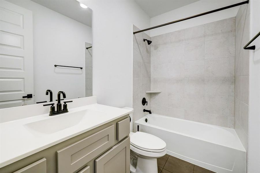 Shared first floor bath w/quartz & custom tile