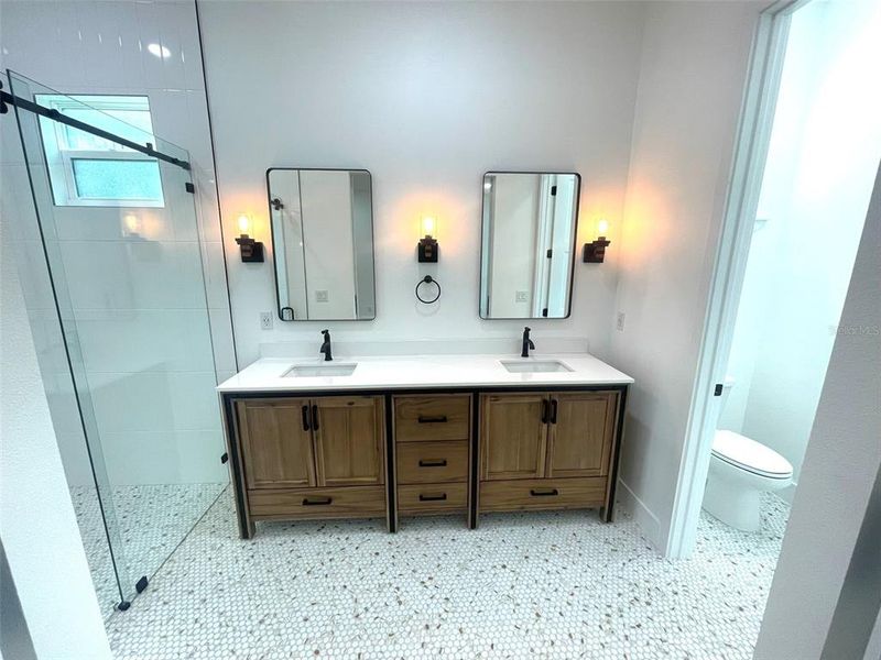 Double vanity in Master