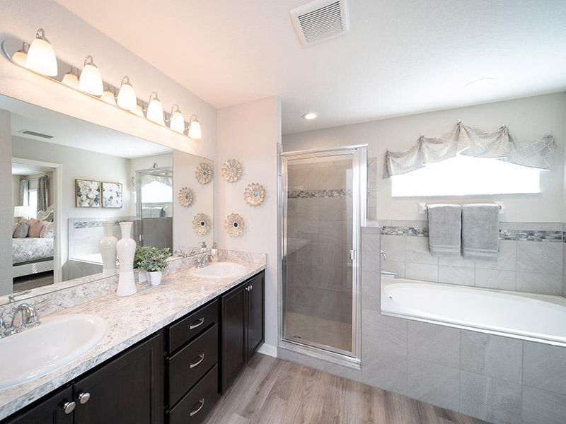 Enjoy a private and luxurious en-suite owner`s bath - Parker home plan by Highland Homes