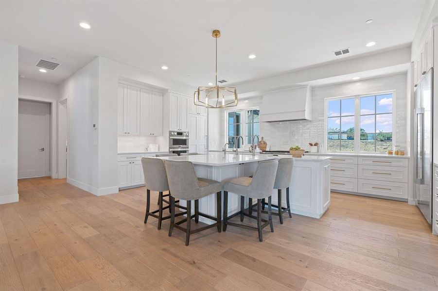 Seating for 6 at Kitchen Island