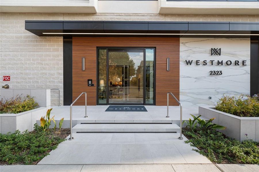 Stylish front entry elevation of The Westmore.  The Westmore is a brilliant collaboration between Mirador Group and Pelican Builders, offering lock-and-leave luxury in one of Houston's most coveted neighborhoods.