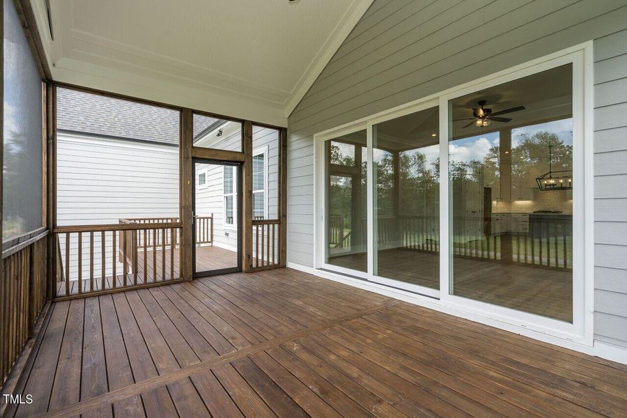 014-1280x960-screened-porch