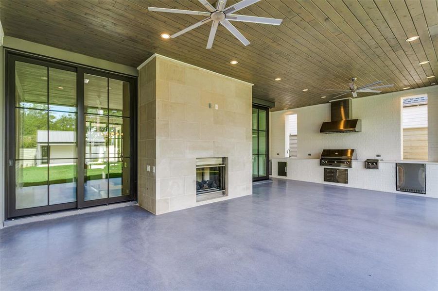 Covered outdoor patio with outdoor kitchen