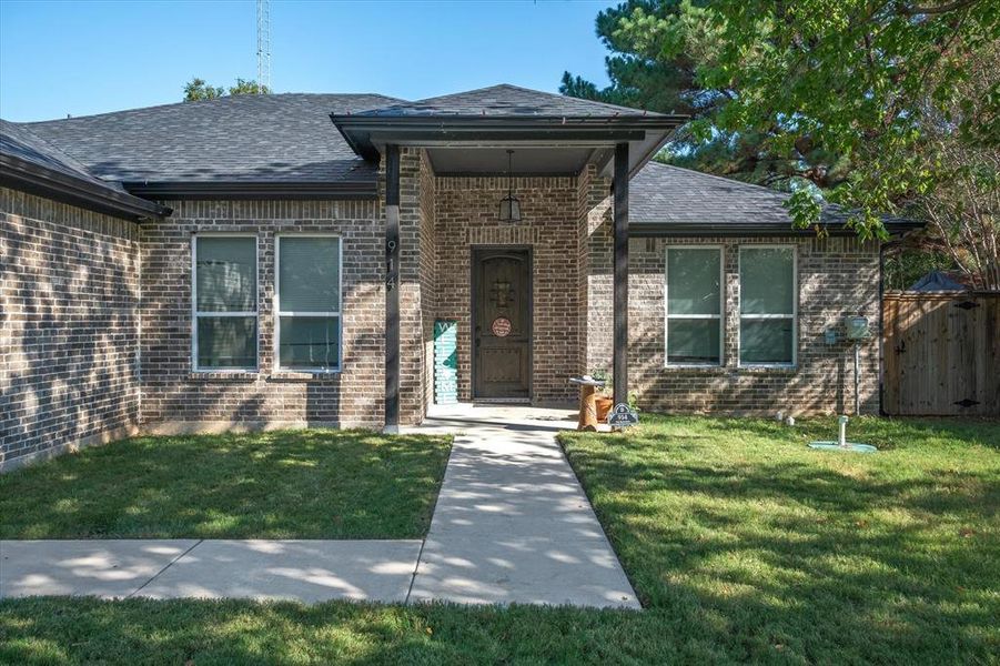 View of front of home featuring a front yard