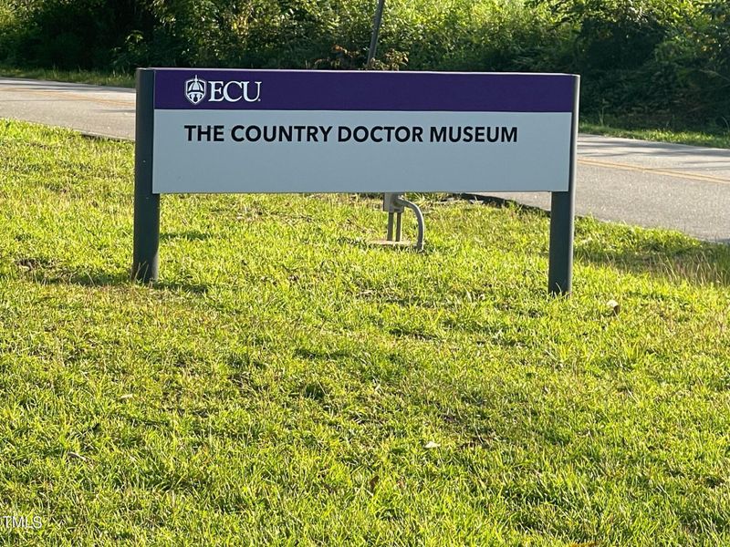 Country Dr Signage