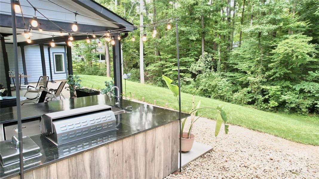 OUTDOOR KITCHEN