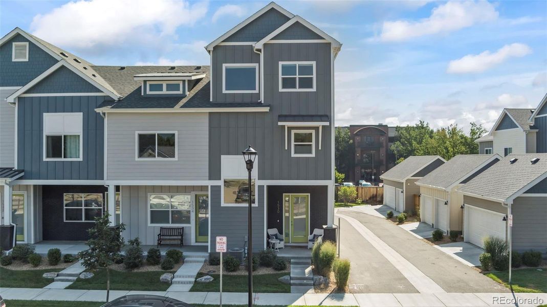 Contemporary 3-story end unit with mountain views