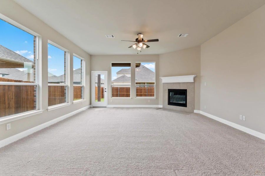 Family Room | Concept 2795 at Redden Farms - Classic Series in Midlothian, TX by Landsea Homes