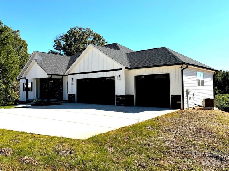 Gorgeous 3 car garage modern farmhouse home