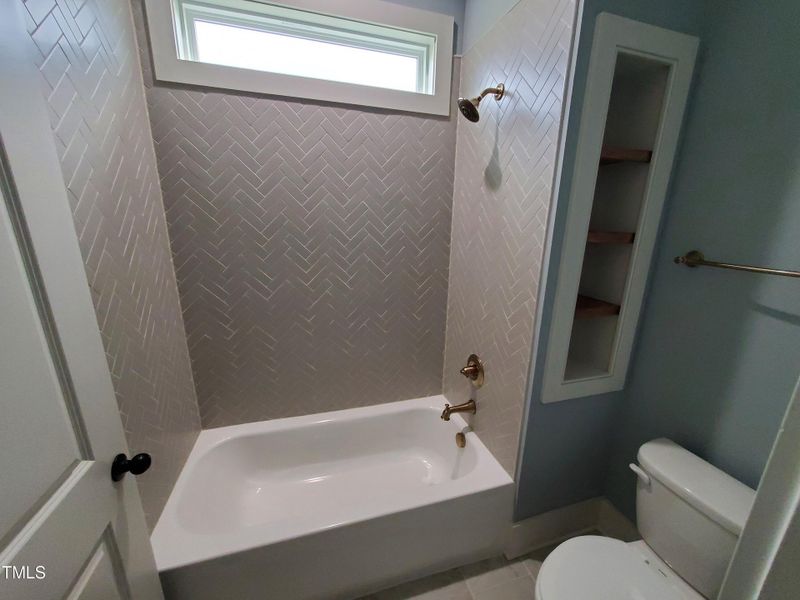 Compartmented Hall Bath