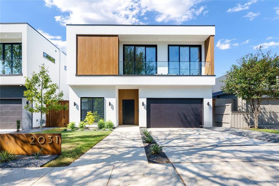 Contemporary house with a garage and a balcony