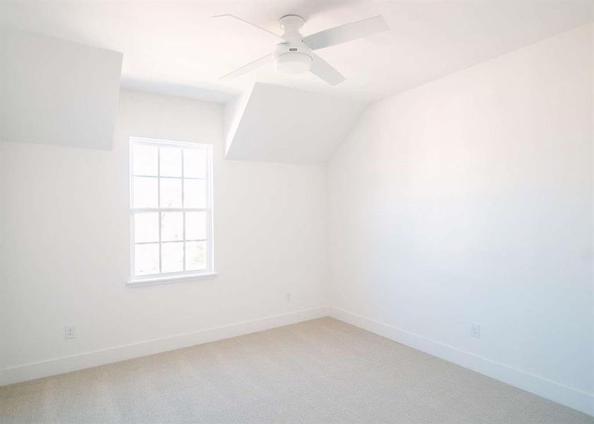 Bonus room with carpet, vaulted ceiling, and ceiling fan