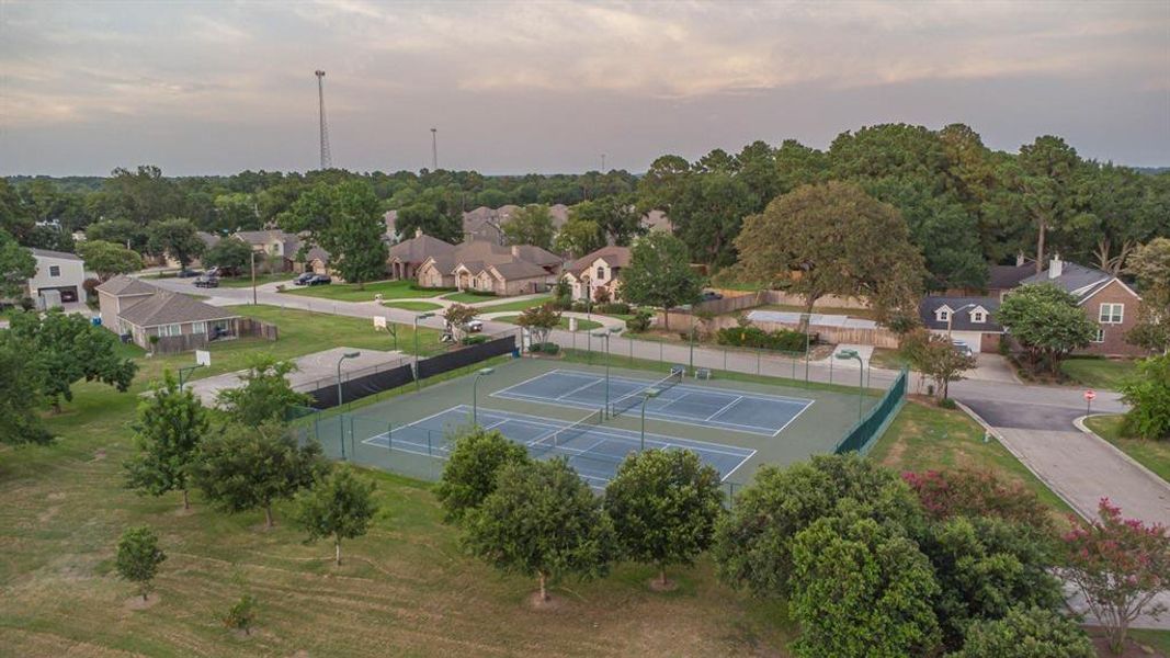 Tennis Courts to play tennis/pickleball