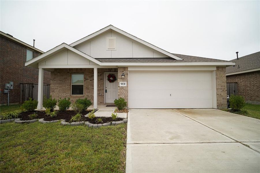 Gorgeous one-story house in a quiet neighborhood!