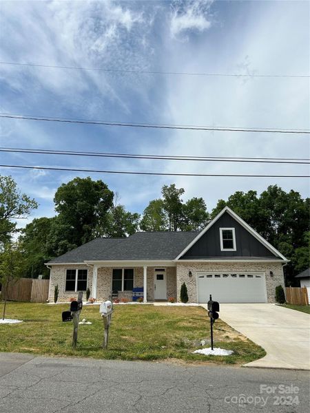 New construction Single-Family house 601 Gray Drive, Charlotte, NC 28213 - photo