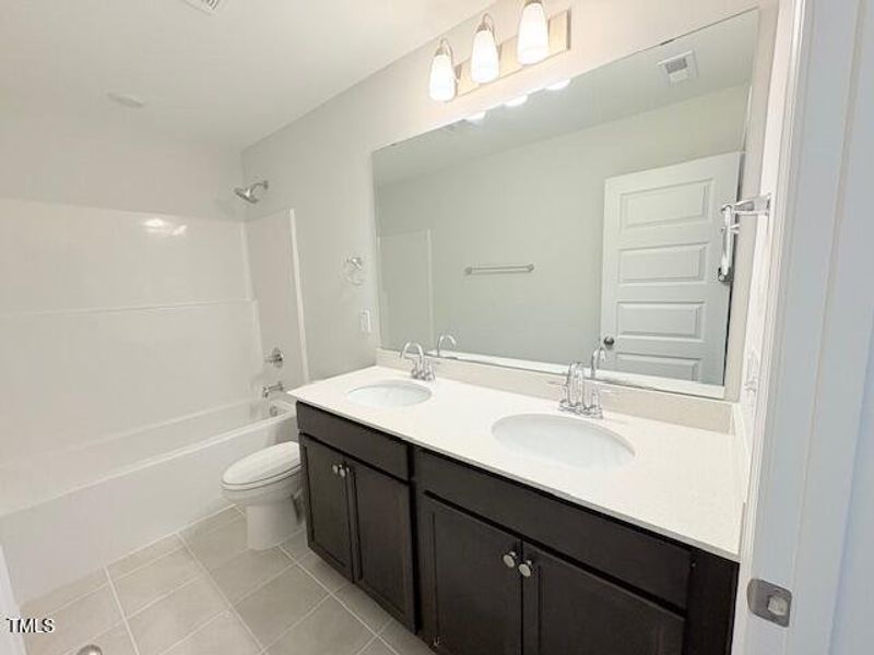 KF 427 Hall Bath