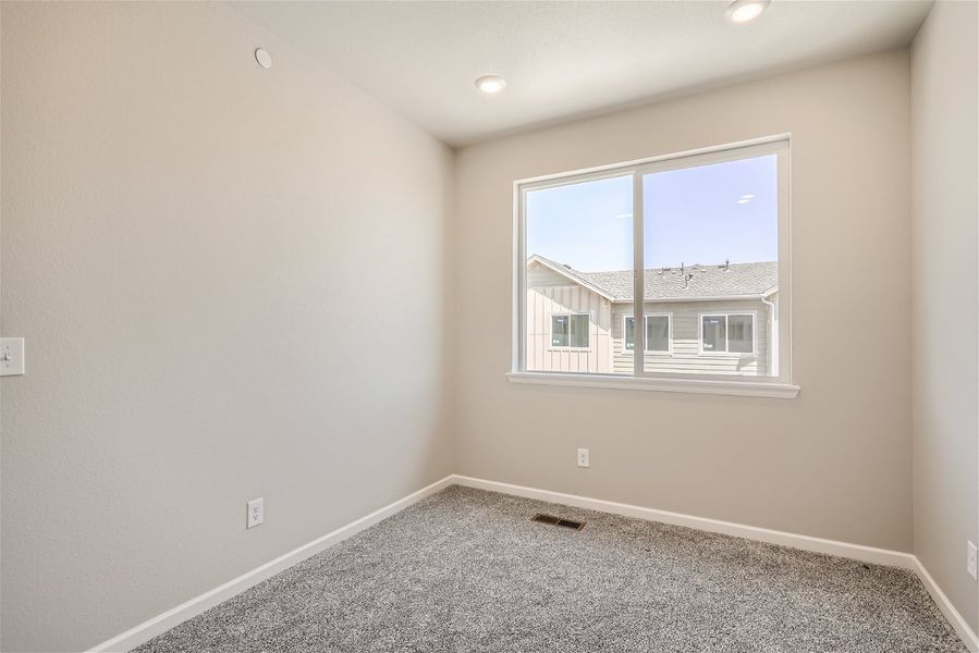 7015 cumbria ct - web quality - 021 - 25 3rd floor bedroom