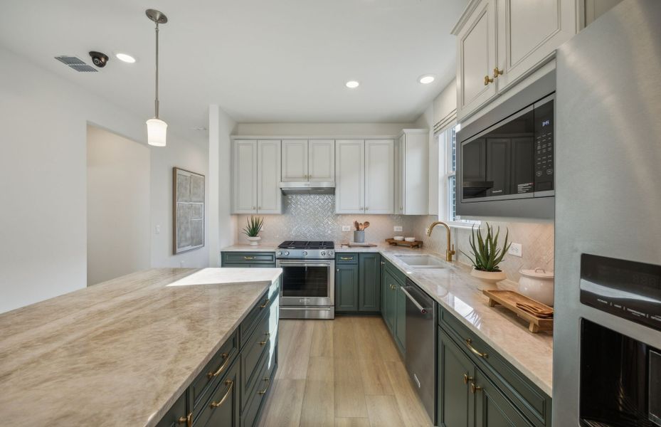 Recessed and pendant lighting in kitchen