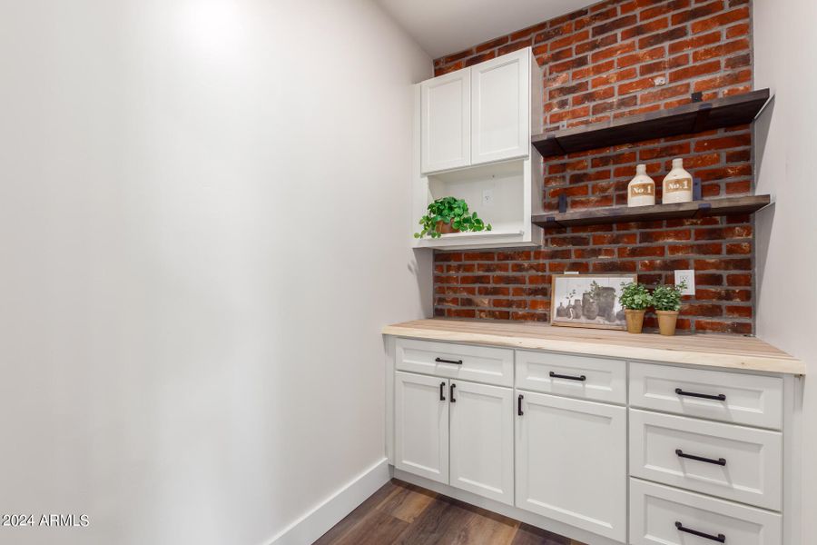 Butler Pantry with Microwave