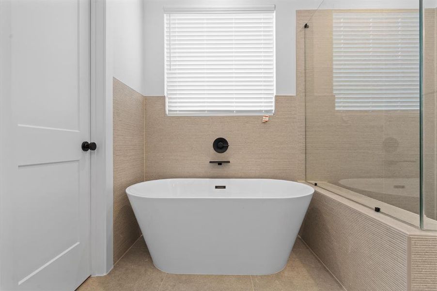 Soaking Tub-Primary bathroomPhotos are of another home by the same builder)