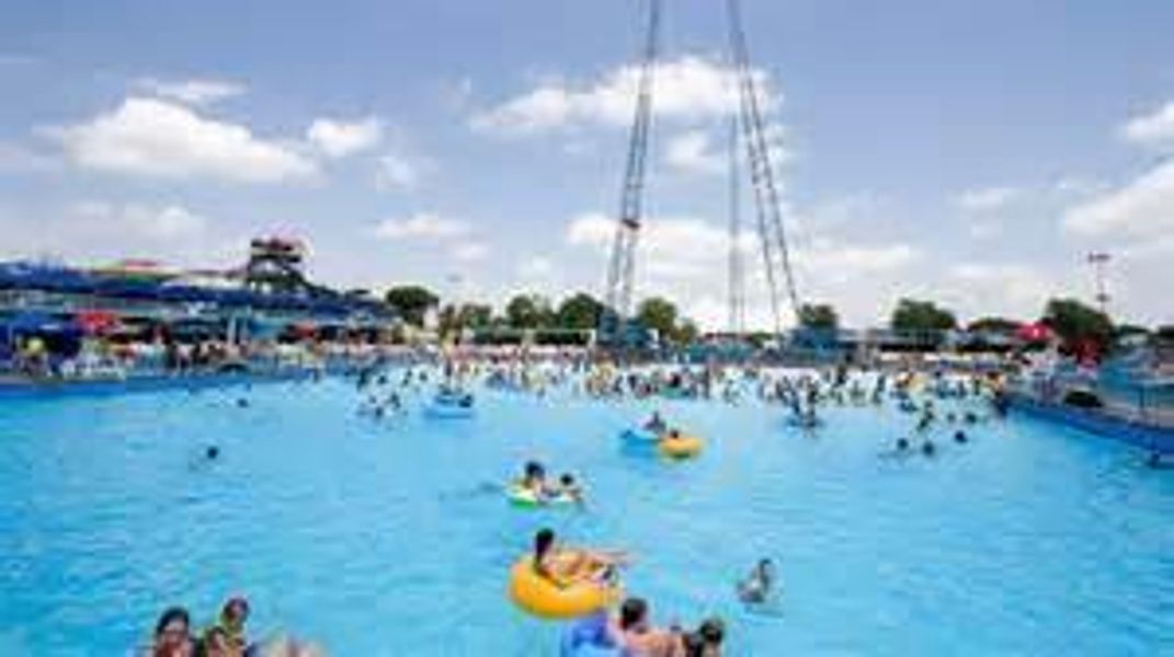 Hurricane Harbor _2_