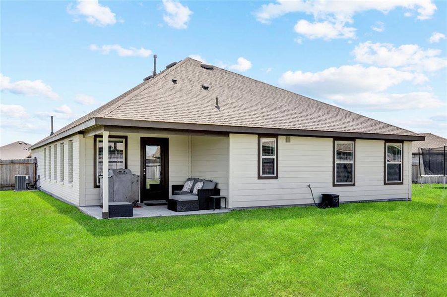 THE BACK PATIO IS PERFECT FOR SUMMER BARBECUES AND AL FRESCO ENTERTAINING.