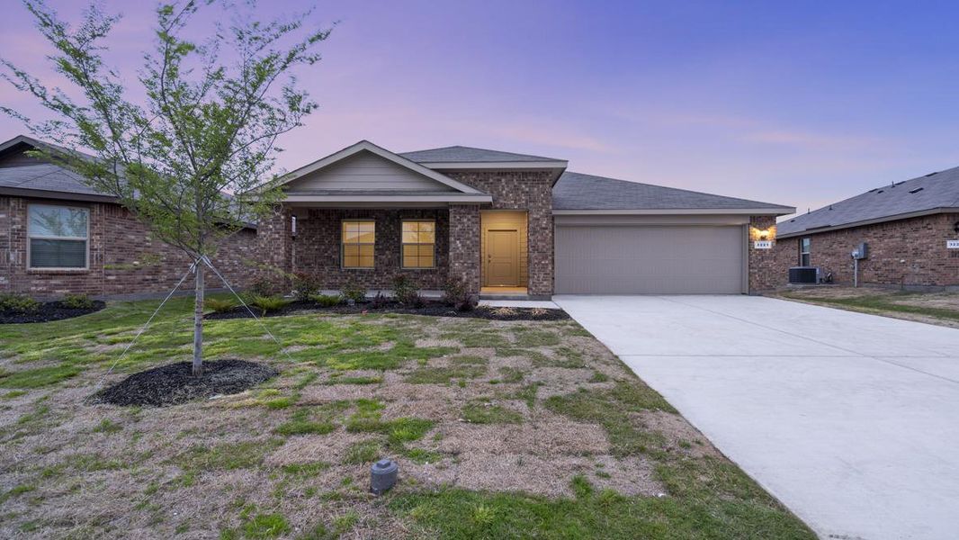 New construction Single-Family house Glendale, 613 Bronze Circle W, Springtown, TX 76082 - photo